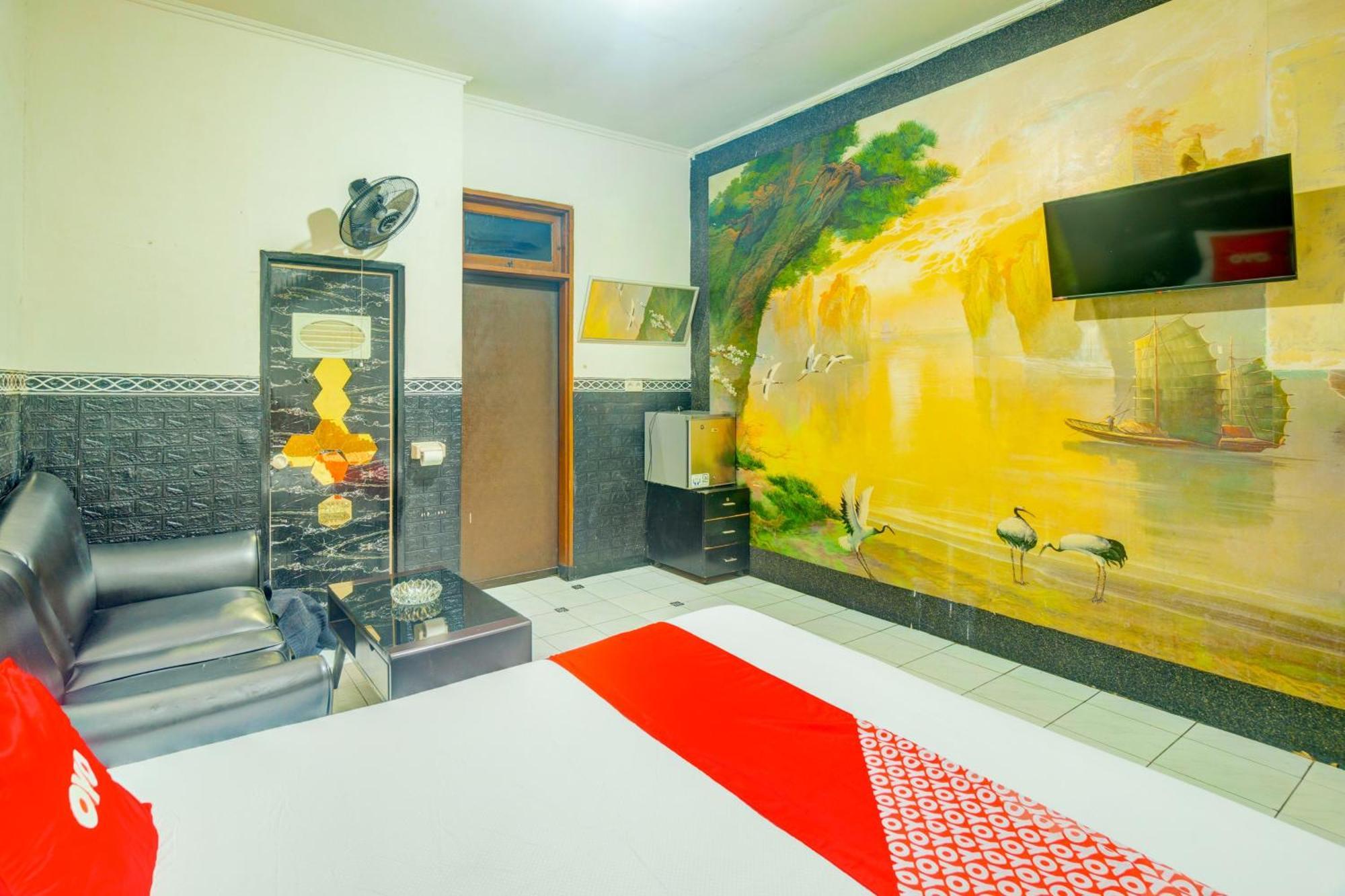 Oyo 93132 Modom Homestay Near Rs Islam Jakarta Pondok Kopi Exteriér fotografie