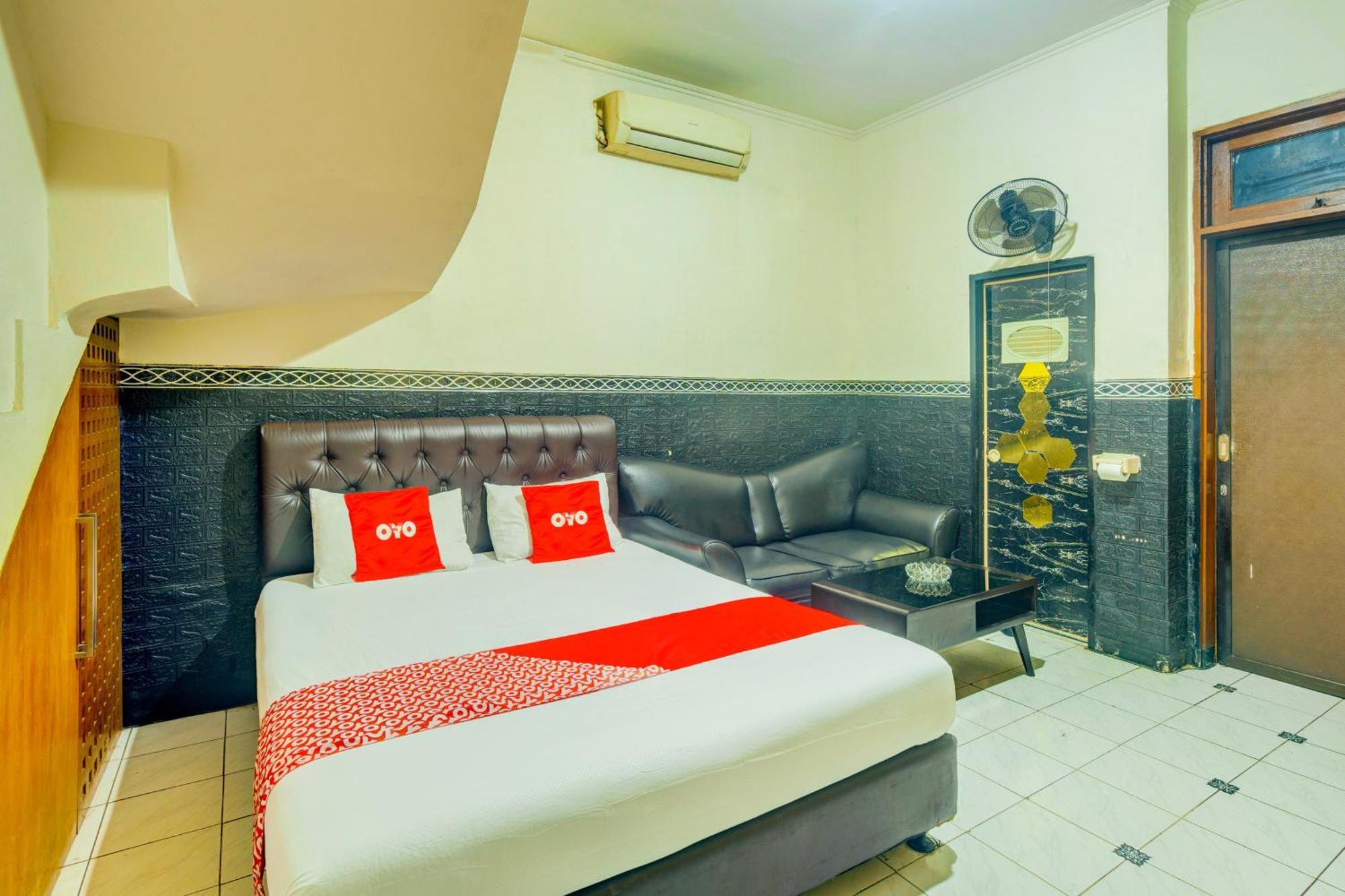 Oyo 93132 Modom Homestay Near Rs Islam Jakarta Pondok Kopi Exteriér fotografie
