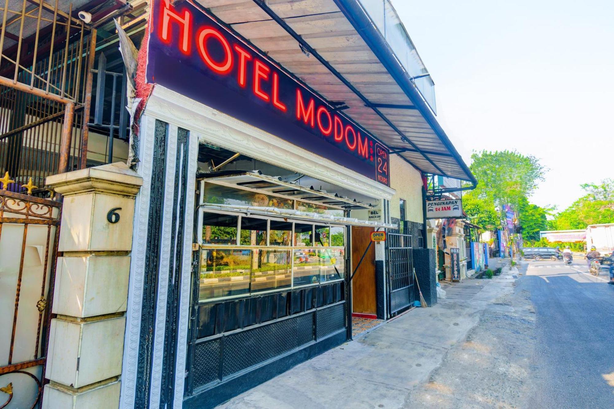 Oyo 93132 Modom Homestay Near Rs Islam Jakarta Pondok Kopi Exteriér fotografie