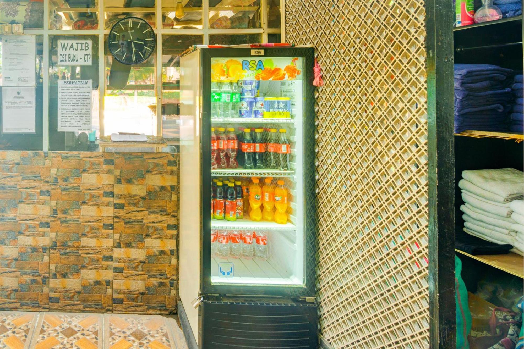 Oyo 93132 Modom Homestay Near Rs Islam Jakarta Pondok Kopi Exteriér fotografie