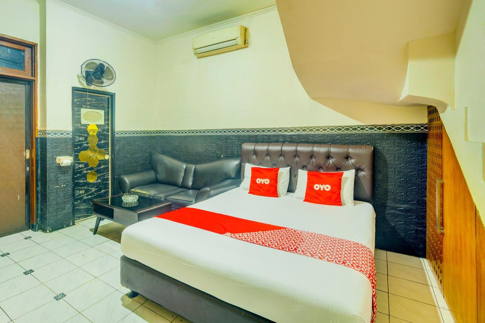 Oyo 93132 Modom Homestay Near Rs Islam Jakarta Pondok Kopi Exteriér fotografie